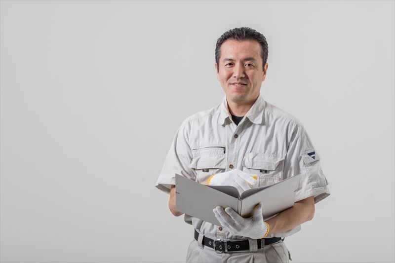 作業服の男性