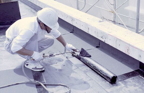 大分の防水工事業者は初心者や見習いの方も正社員として採用しております